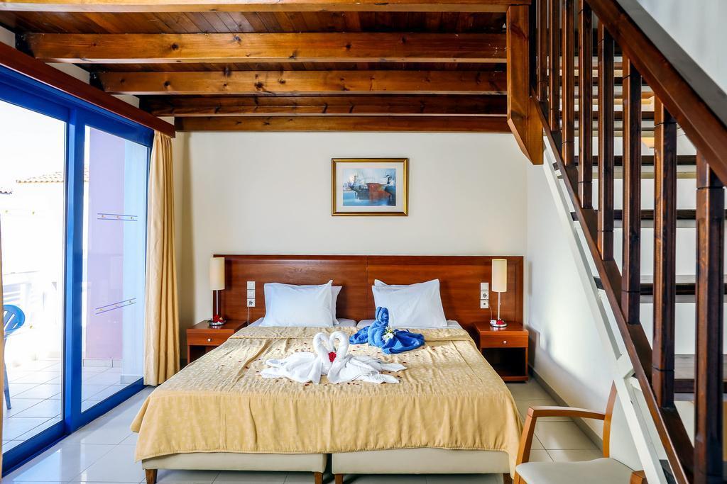 Adelais Hotel ตาวโรไนติส ภายนอก รูปภาพ